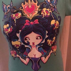 Snow White and some women’s tee XL